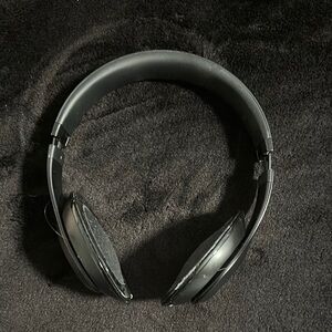 Wireless Beats by Dre Over-Ear Headphones